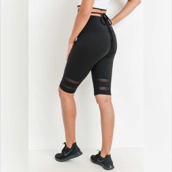Highwaist Double Mesh Band Short Leggings - Picture 2 of 6